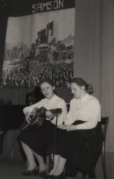07.1956_r._na_zje_dzie_zjednoczeniowym_pod_or_em_alina_urba_ska_i_helena_nowicka_sawczuk_large